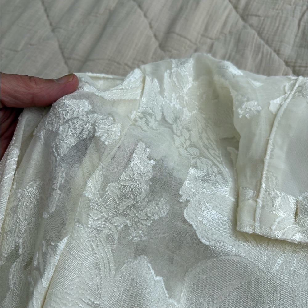 Elegant Cream Floral Blouse - Picture 4 of 4